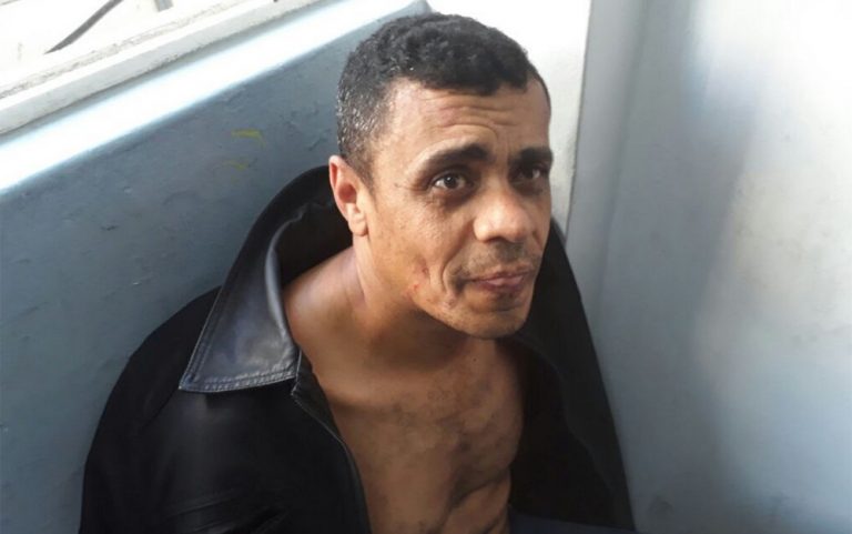 Homem que esfaqueou Bolsonaro é preso. PF vai investigar o caso.