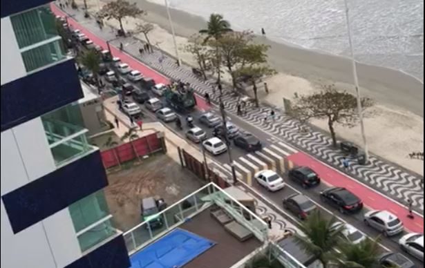 Carreata pró Bolsonaro para avenidas de Balneário Camboriú