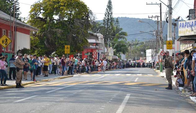 Trânsito do centro de Camboriú será alterado para Desfile Cívico