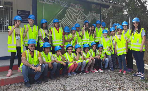 Alunos do Programa Tatu visitam aterro sanitário em Biguaçu