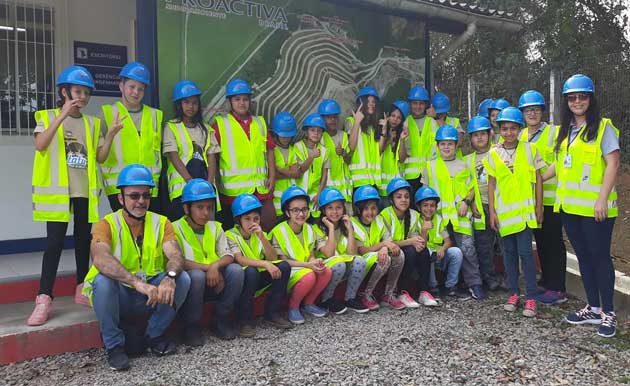 Alunos do Programa Tatu visitam aterro sanitário em Biguaçu