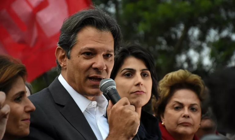 PT anuncia candidatura de Fernando Haddad à Presidência no lugar de Lula