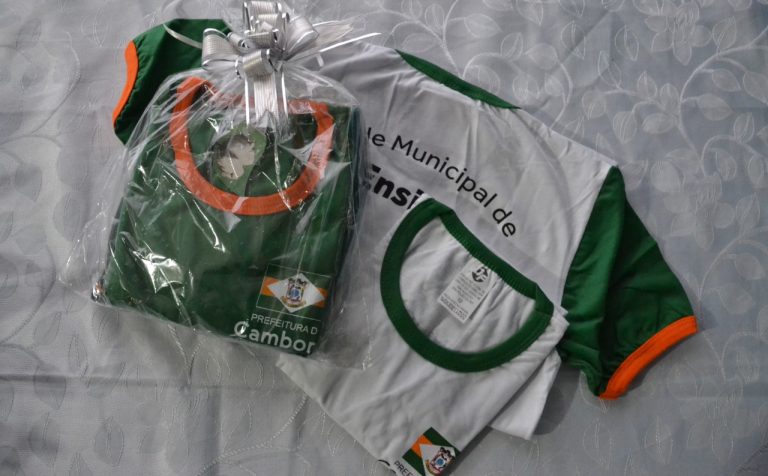 Prefeitura de Camboriú inicia entrega de novos uniformes escolares