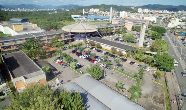 Univali firma parceria para bolsas de estudos aos servidores de Balneário