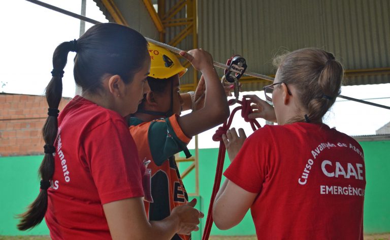 Corpo de Bombeiros Militar de Camboriú promove ação no CAIC