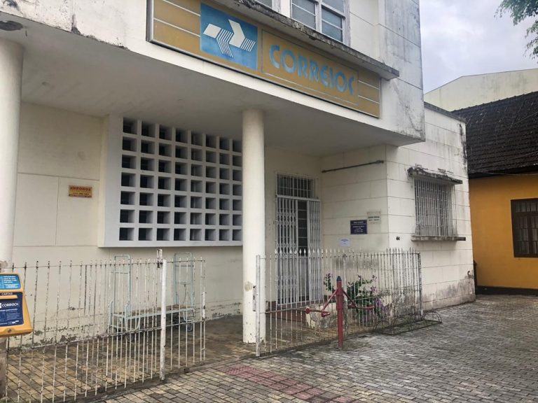 Dois homens armados assaltam agência dos Correios em Araquari