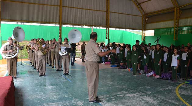 Projeto “Sou estudante, sou cidadão” recebe visita da banda da Polícia Militar