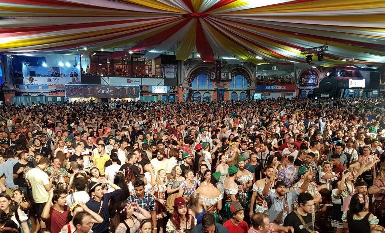 Policiais Civis e Militares se envolvem em confusão na Oktoberfest