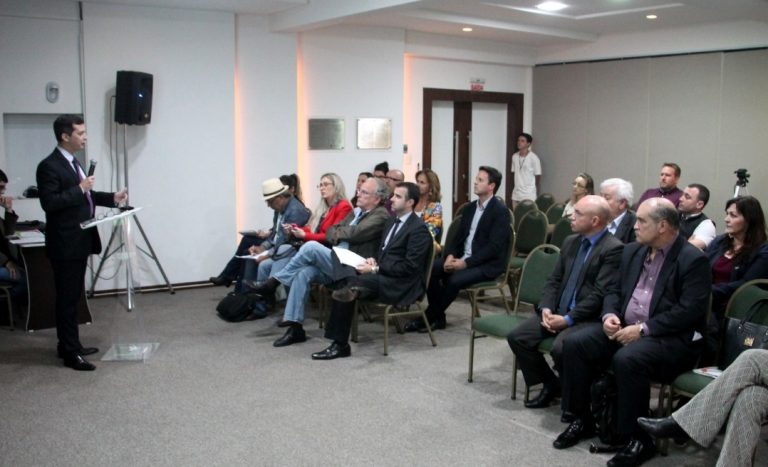 Redução de sacolas plásticas no comércio de Balneário Camboriú é debatido em reunião pública