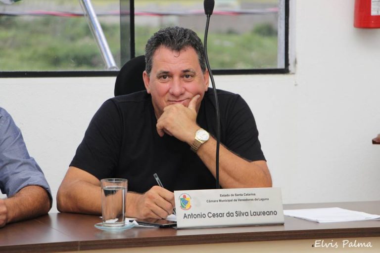 Vereador preso em operação contra fraude em licitação perde mandato em Laguna