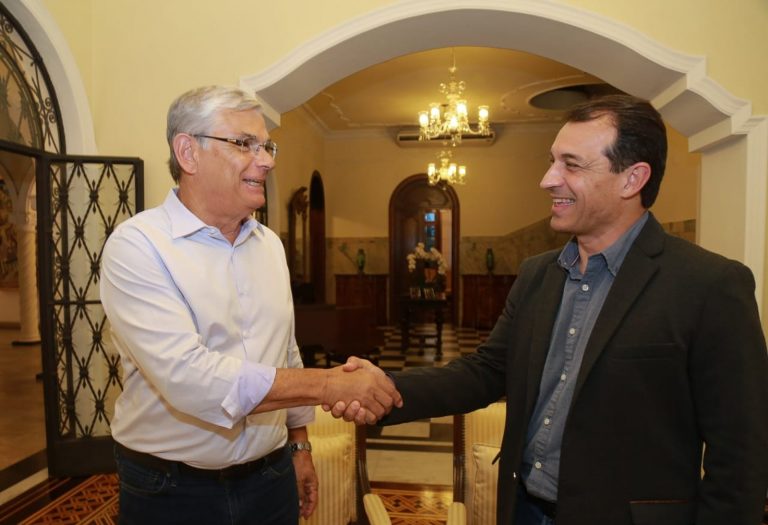 Governador Pinho Moreira recebe Comandante Moisés para dar início à transição