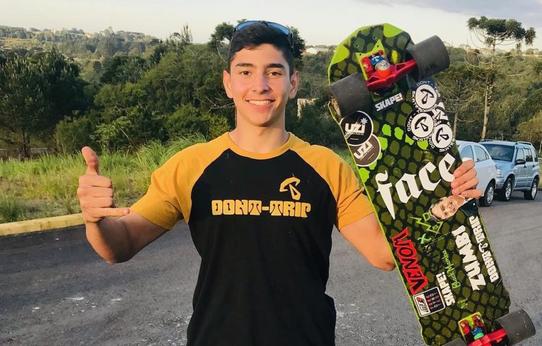 Skatista morre após acidente em mundial de Downhill no Rio