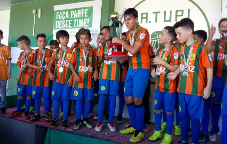 Equipe de Camboriú se consagra campeã de competição da Acef