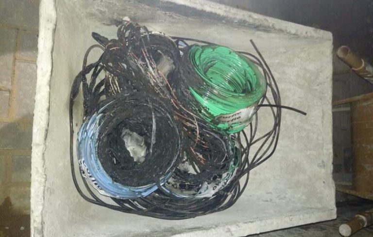 Eletricista que fazia reparos em escola é preso queimando fios de cobre para vender