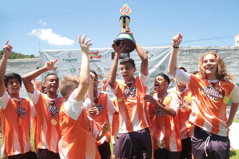 Alunos de Camboriú disputarão competição no Peru