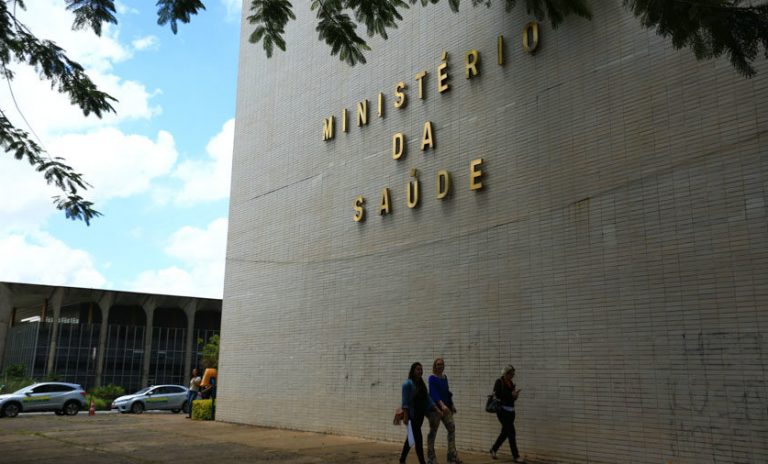 Seleção de médicos brasileiros para substituir cubanos será ainda em novembro, diz ministério