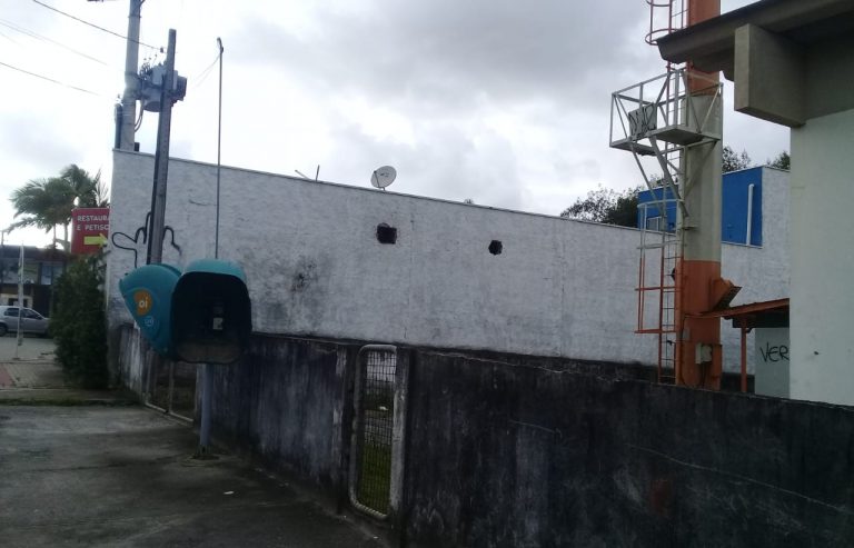 Homem morre ao se jogar da torre da Oi em Camboriú.