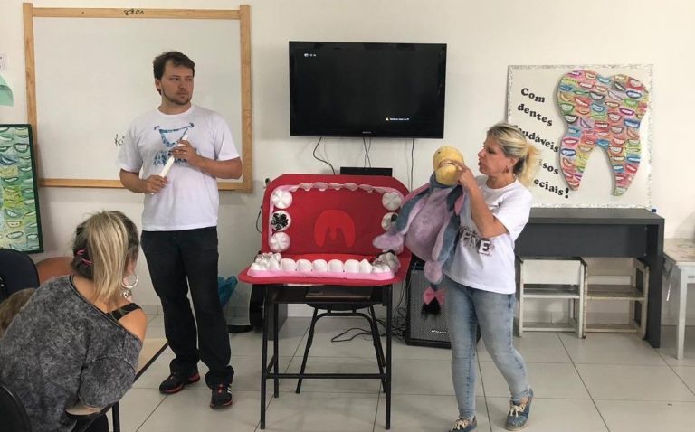 Secretaria de Saúde de Camboriú promove evento de saúde bucal na APAE