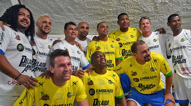 Camboriú vai sediar partida de futebol com Denilson, Vitor Kley e amigos