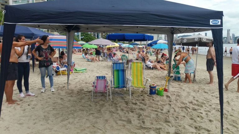 Réveillon BC 2019: Barracas e tendas na praia só com a presença dos proprietários