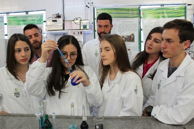 Alunos de Xanxerê fazem experimento que será testado no espaço por astronautas da Nasa