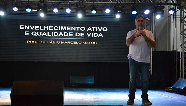 Palestra para idosos abordou autocuidado, amizades e enfrentamento das limitações na 1º Fenami.