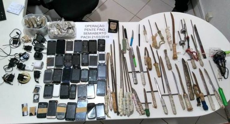 Operação apreende celulares, armas e drogas em Complexo Penitenciário de SC