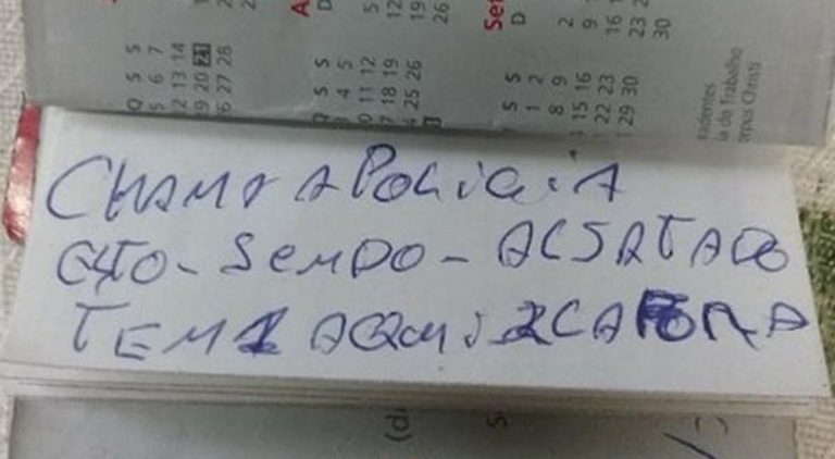 Com bilhete, homem avisa funcionária de banco sobre assalto