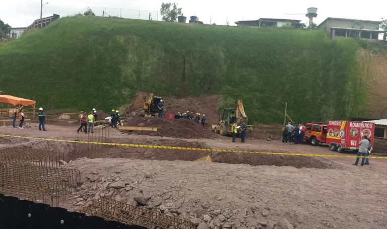 Deslizamento de terra em obra mata dois trabalhadores em Blumenau
