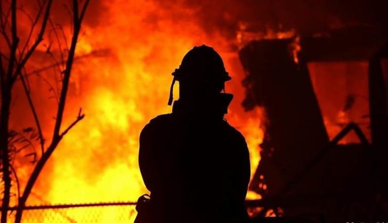 Homem coloca fogo na casa da ex e inquilino morre no incêndio