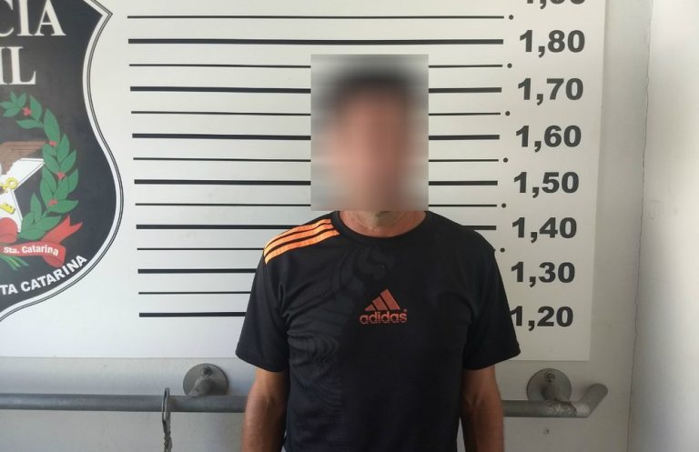 Técnico de futebol é preso acusado de estuprar alunos