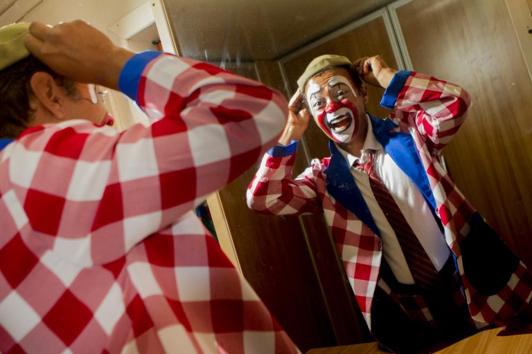 Livro fotográfico narra a história do Circo Teatro Biriba