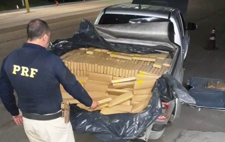 PRF apreende 820 quilos de maconha na BR 101 em Biguaçu