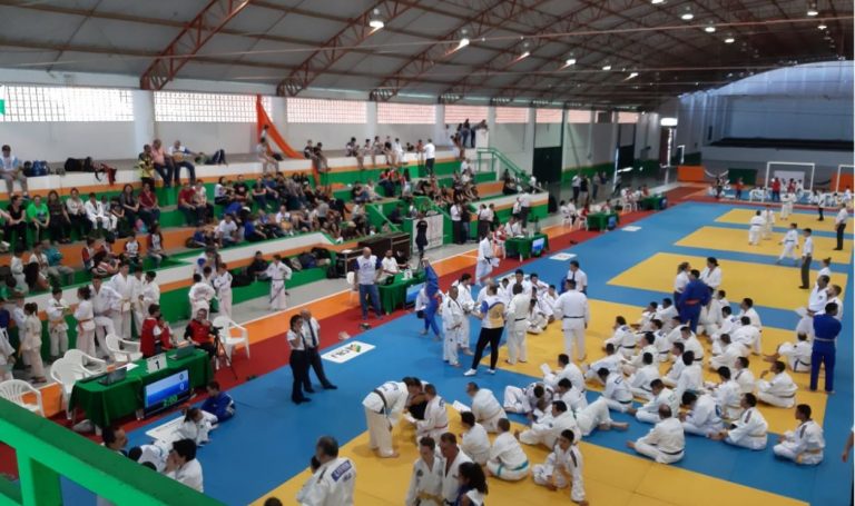 Judocas de Camboriú conquistam 25 medalhas em torneios estaduais