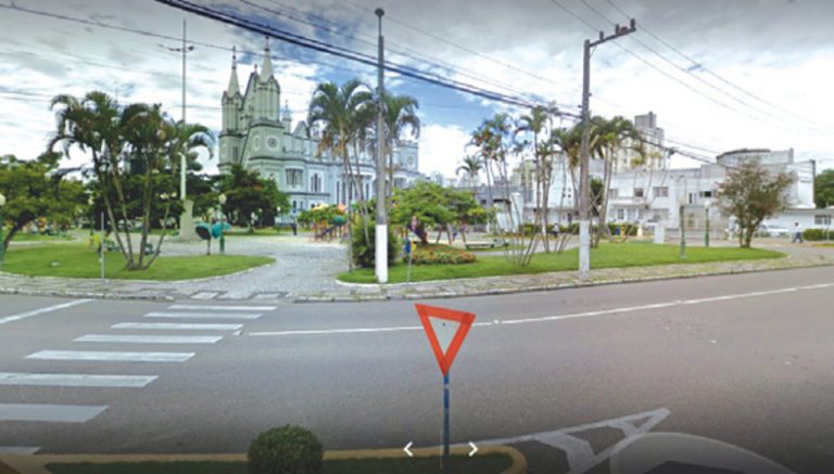 32 árvores serão cortadas na obra do Largo da Matriz de Itajaí