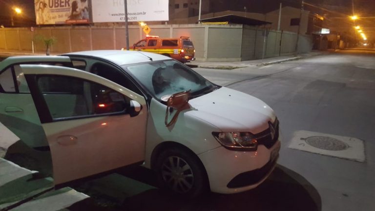 Mulher é morta pelo amante com facada no pescoço em Itajaí