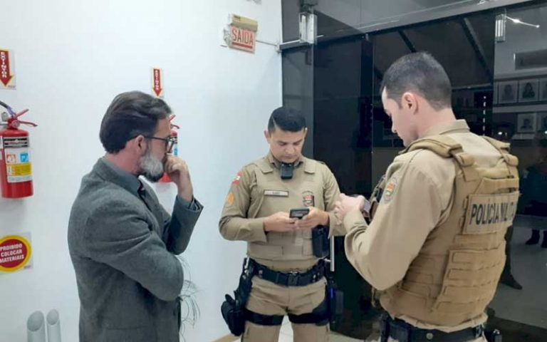 Angelo Gervásio chama a PM na Câmara e alega ameaça de morte