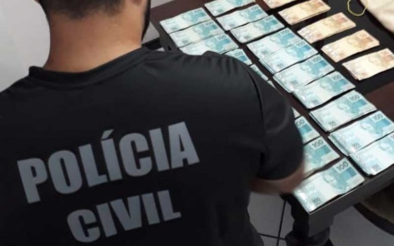 DEIC cumpre prisões e apreensões em Balneário Camboriú por fraudes em licitações