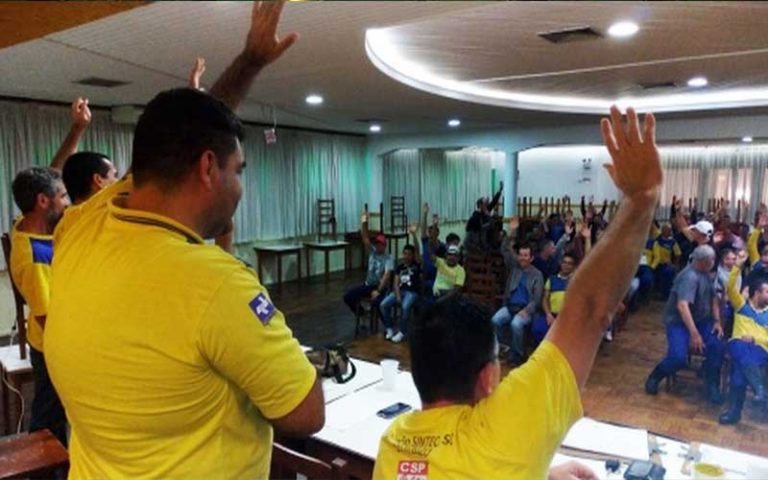 Funcionários dos Correios entram em greve por tempo indeterminado