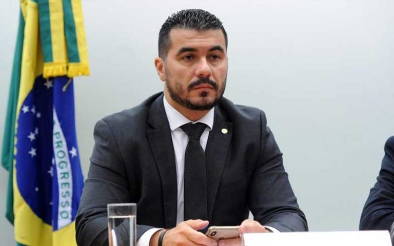 Deputado federal do DF é acusado de aplicar golpes milionários no Brasil e nos EUA