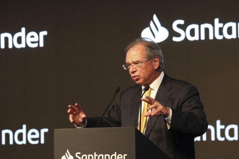 Guedes garante reajuste das aposentadorias e do salário mínimo, no mínimo, pela inflação