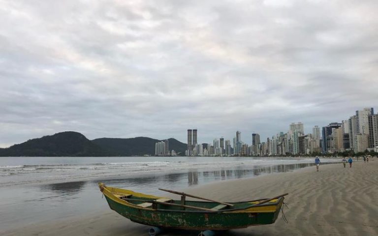 Semana começa com temporal e possibilidade de granizo em SC