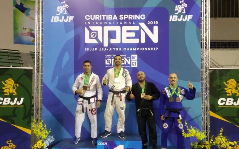 Lutadores de BC são pódio em competição internacional de Jiu-Jitsu