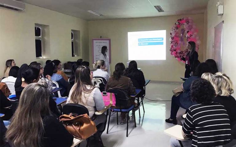 Workshop dá início às atividades da campanha Outubro Rosa