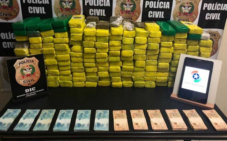 Polícia apreende mais de 80 quilos de maconha em Blumenau e Balneário Camboriú