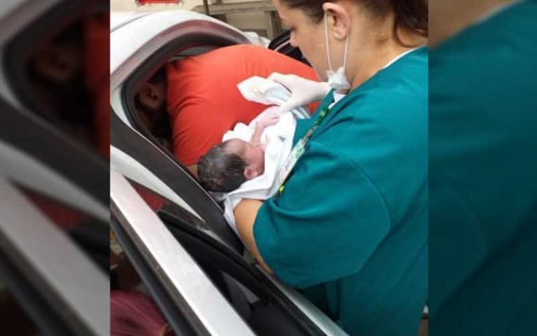 Bebê nasce no estacionamento do Hospital Marieta
