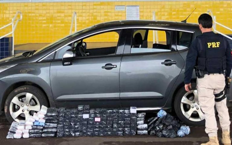 Casal argentino é detido com 93 celulares contrabandeados
