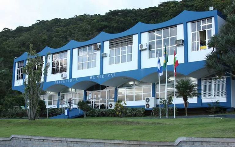 BC: Compras da prefeitura tem 11 contaminados. Secretário de Administração é internado com suspeita