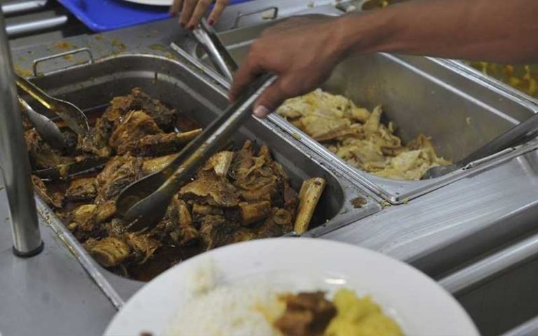 Brasileiro consome quase o dobro de sal recomendado pela OMS