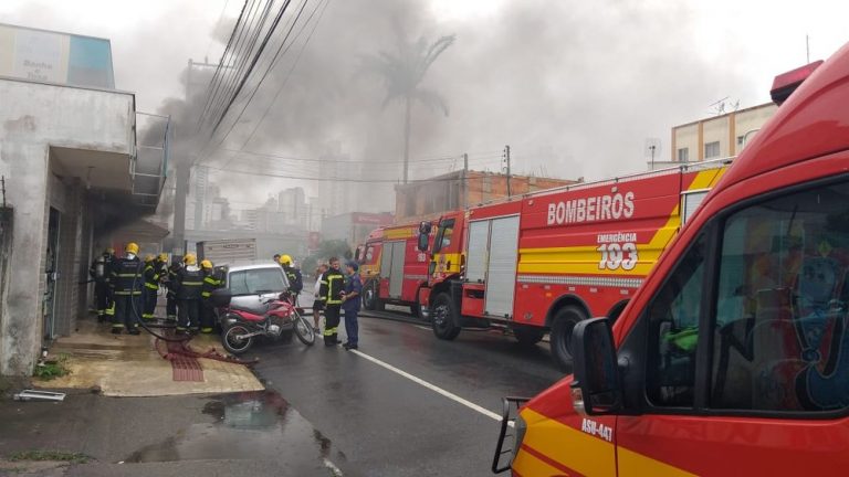 Comércio pega fogo neste domingo na Vila Real